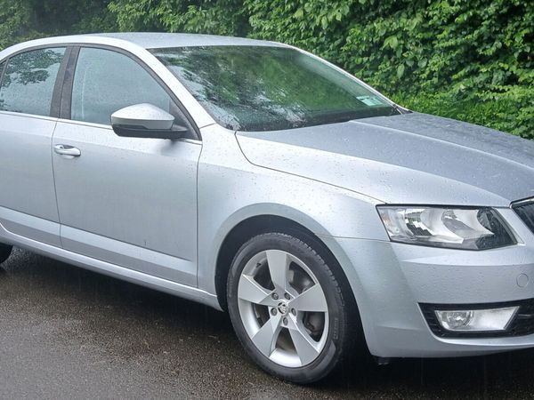 Skoda Octavia Saloon, Petrol, 2017, Silver