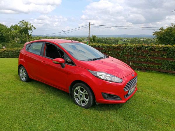 Ford Fiesta Hatchback, Petrol, 2015, Red