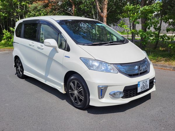 Honda Freed MPV, Petrol Hybrid, 2012, White