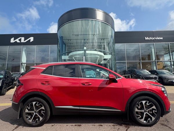 Kia Sportage MPV, Petrol Hybrid, 2023, Red