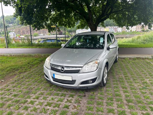 Opel Astra Hatchback, Petrol, 2008, Silver