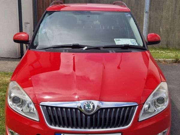 Skoda Fabia Estate/Jeep, Petrol, 2011, Red
