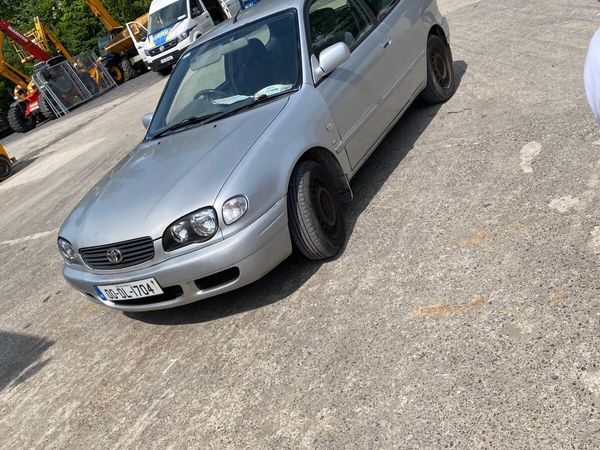 Toyota Corolla Hatchback, Petrol, 2000, Silver