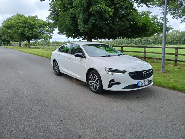 Opel Insignia Hatchback, Diesel, 2021, White