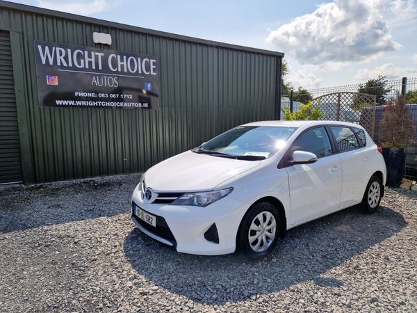 Toyota Auris Hatchback, Diesel, 2015, White