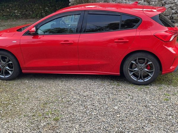 Ford Focus Hatchback, Diesel, 2019, Red