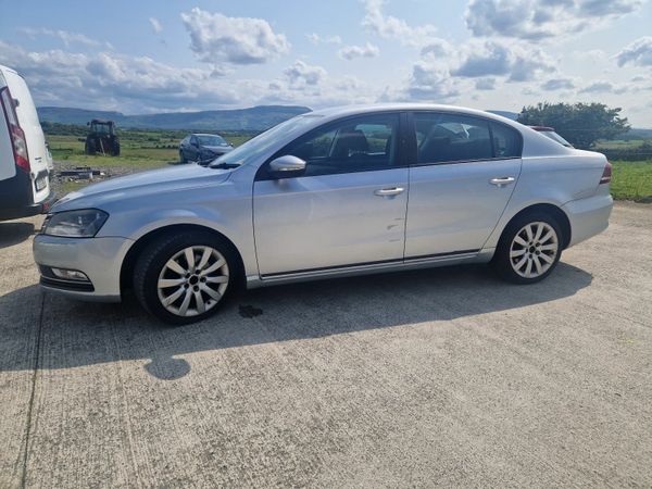 Volkswagen Passat Saloon, Diesel, 2011, Silver