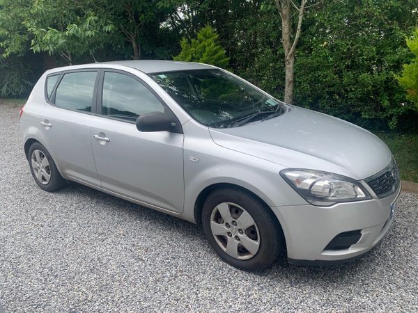 Kia Ceed Hatchback, Diesel, 2009, Silver