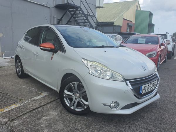 Peugeot 208 Hatchback, Petrol, 2014, White