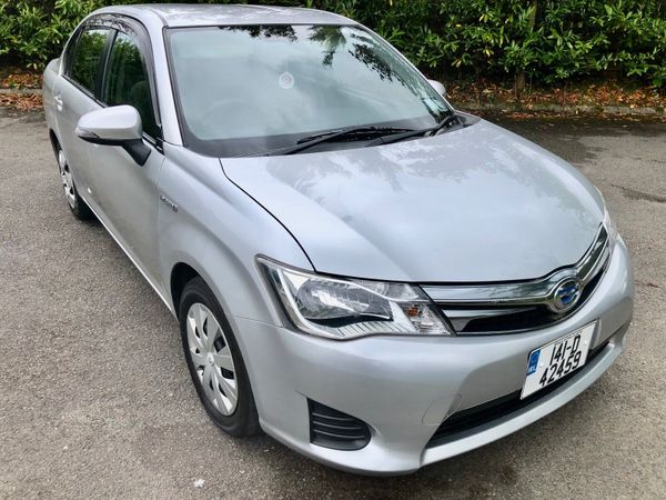 Toyota Corolla Saloon, Petrol Hybrid, 2014, Silver