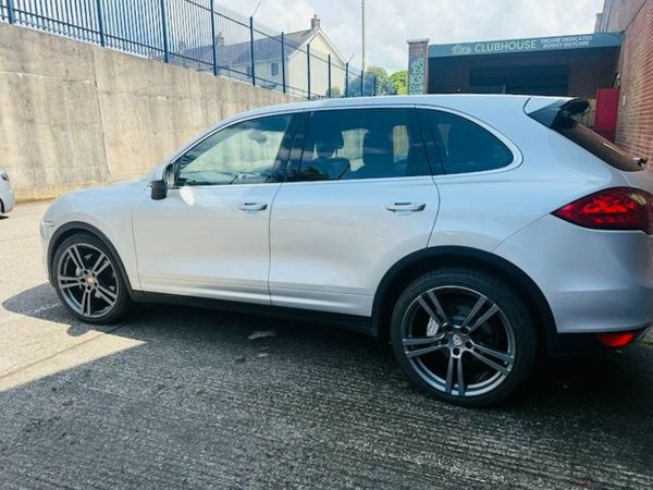 Porsche Cayenne SUV, Petrol, 2011, Silver