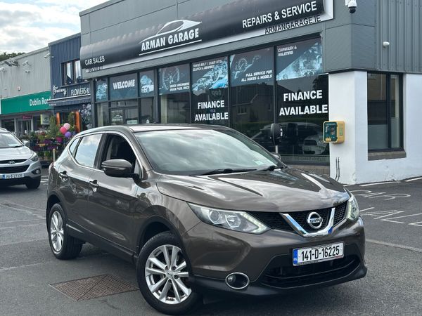 Nissan Qashqai Hatchback, Petrol, 2014, Brown