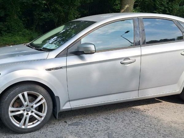 Ford Mondeo Hatchback, Diesel, 2013, Silver