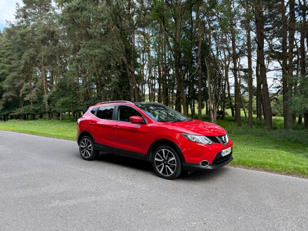 Nissan Qashqai Hatchback, Diesel, 2016, Red