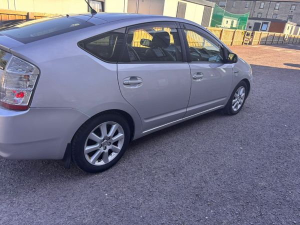 Toyota Prius Hatchback, Petrol Hybrid, 2011, Silver