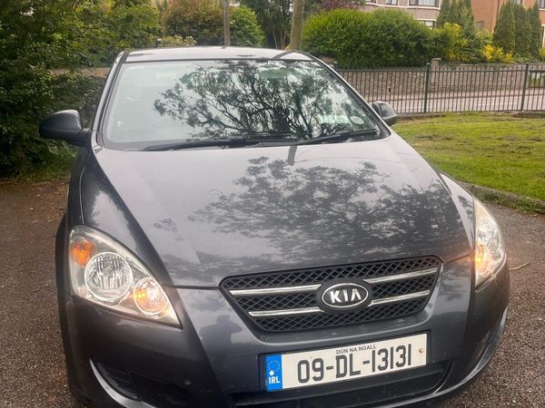 Kia Ceed Hatchback, Petrol, 2009, Grey