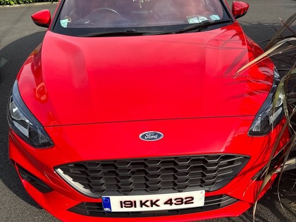 Ford Focus Hatchback, Diesel, 2019, Red