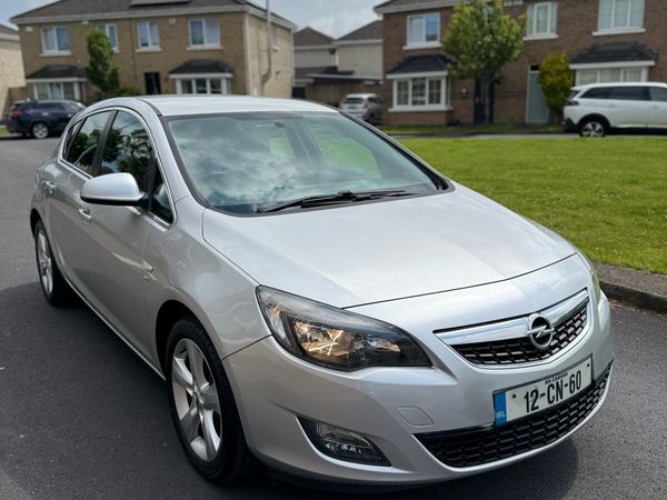 Opel Astra MPV, Petrol, 2012, Silver