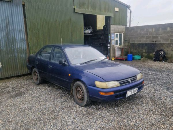 Toyota Corolla Saloon, 1990, 