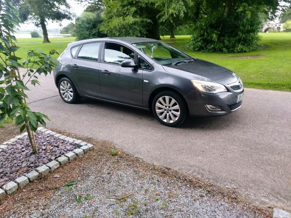 Opel Astra Hatchback, Petrol, 2010, Grey