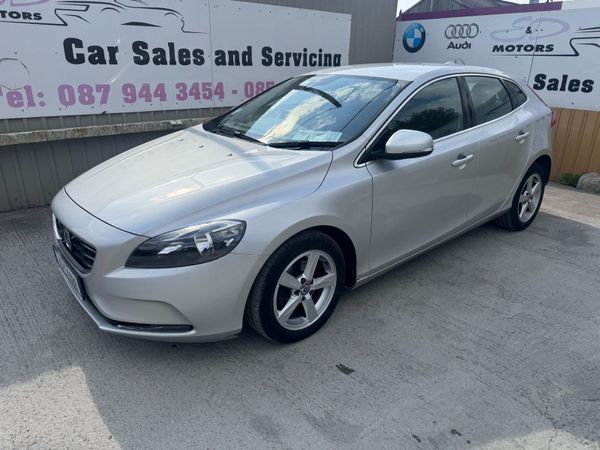 Volvo V40 Hatchback, Diesel, 2015, Silver