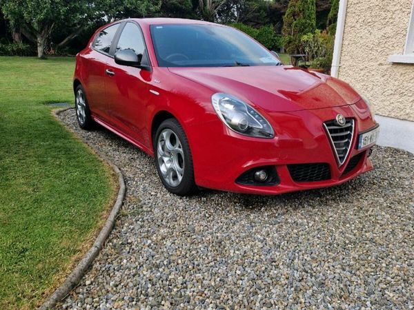 Alfa Romeo Giulietta Hatchback, Petrol, 2015, Red