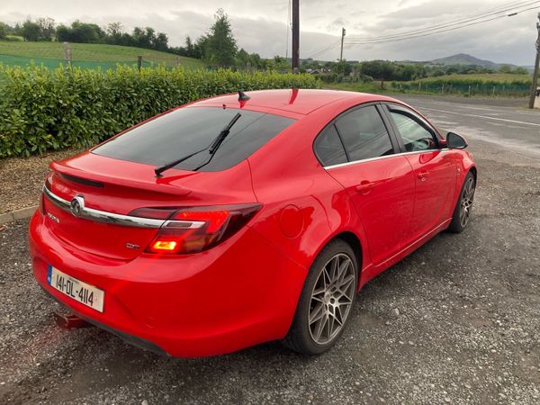 Vauxhall Insignia Hatchback, Diesel, 2014, Red