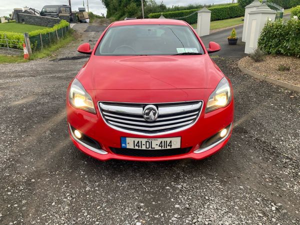 Vauxhall Insignia Hatchback, Diesel, 2014, Red