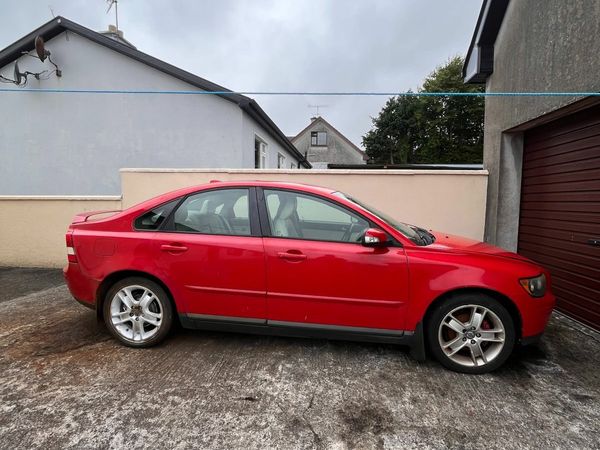 Volvo S40 Saloon, Diesel, 2007, Red