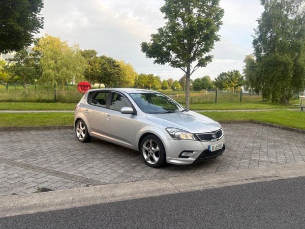 Kia Ceed Hatchback, Diesel, 2010, Silver