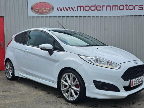 Ford Fiesta Hatchback, Petrol, 2016, White