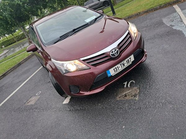 Toyota Avensis Saloon, Diesel, 2013, Red