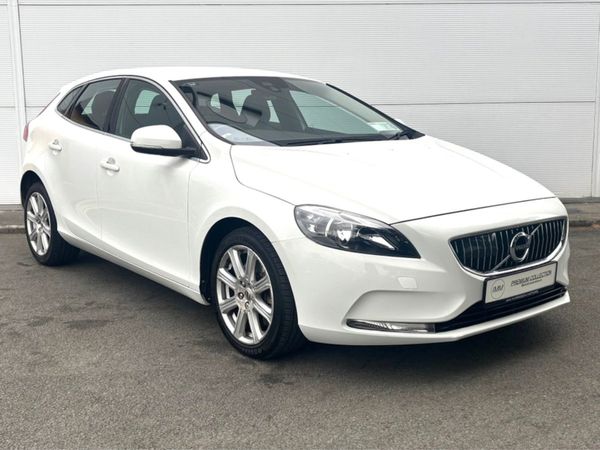 Volvo V40 Hatchback, Diesel, 2017, White