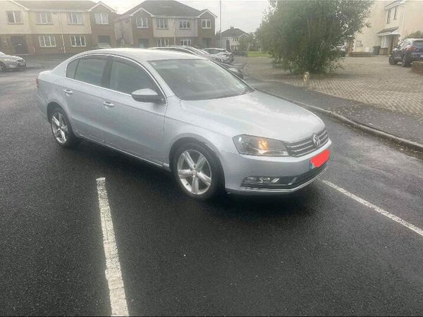 Volkswagen Passat Saloon, Diesel, 2011, Silver