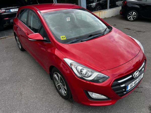 Hyundai i30 Hatchback, Petrol, 2016, Red