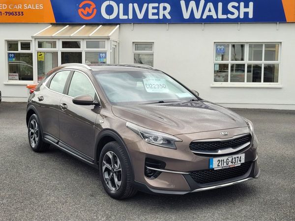 Kia XCeed Hatchback, Petrol, 2021, Gold