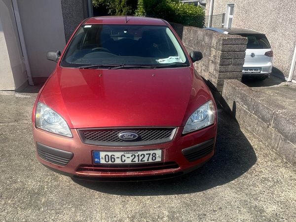 Ford Focus Hatchback, Petrol, 2006, Red