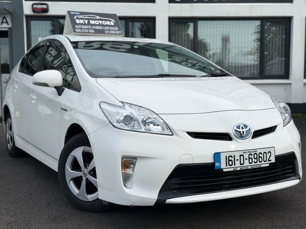 Toyota Prius Hatchback, Petrol Hybrid, 2016, White