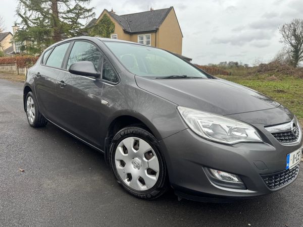 Opel Astra Hatchback, Petrol, 2011, Grey