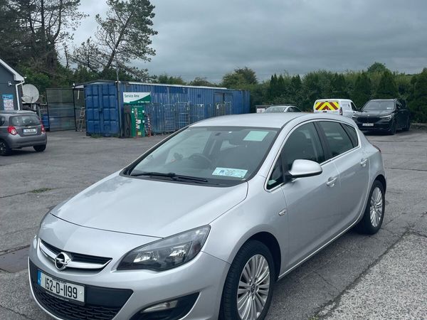 Opel Astra Hatchback, Diesel, 2015, Silver