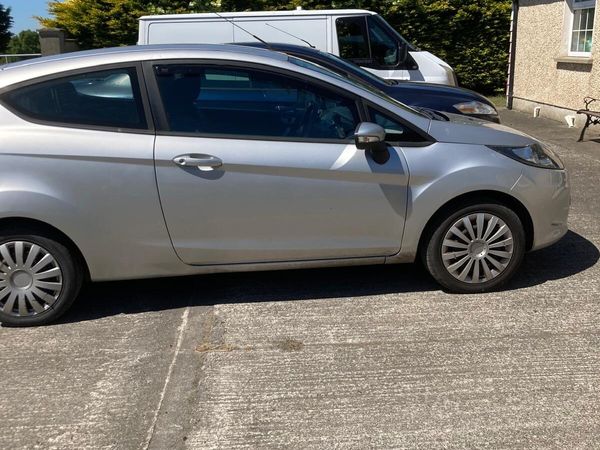 Ford Fiesta Hatchback, Petrol, 2012, Silver