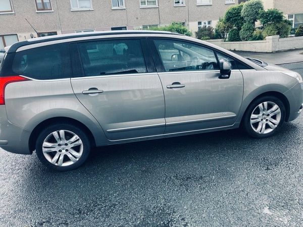 Peugeot 5008 MPV, Diesel, 2011, Grey