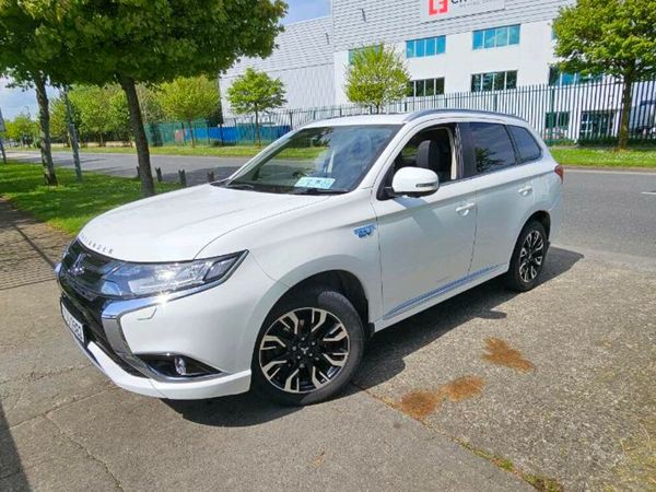 Mitsubishi Outlander SUV, Petrol Plug-in Hybrid, 2017, White