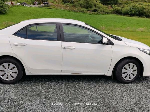 Toyota Corolla Saloon, Diesel, 2015, White