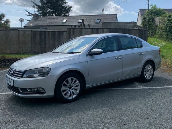 Volkswagen Passat Saloon, Diesel, 2011, Silver