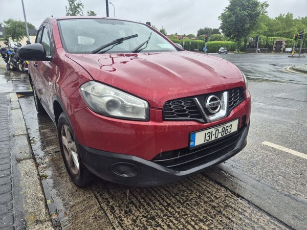 Nissan Qashqai Hatchback, Petrol, 2013, Red