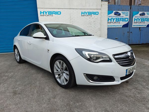 Vauxhall Insignia Hatchback, Diesel, 2014, White
