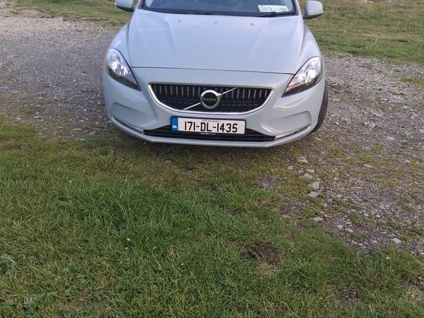 Volvo V40 Hatchback, Diesel, 2017, Blue