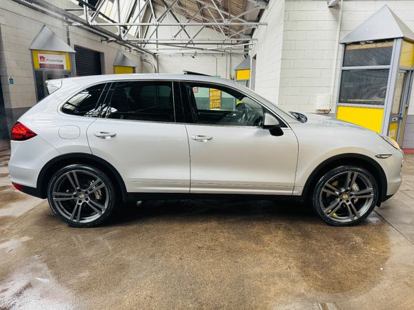 Porsche Cayenne SUV, Petrol, 2011, Silver