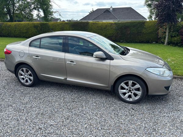 Renault Fluence Saloon, Diesel, 2010, Gold